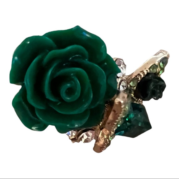 GREEN RESIN ROSE WITH CRYSTAL EMBELLISHED BUTTERFLY RING- - Picture 7 of 14
